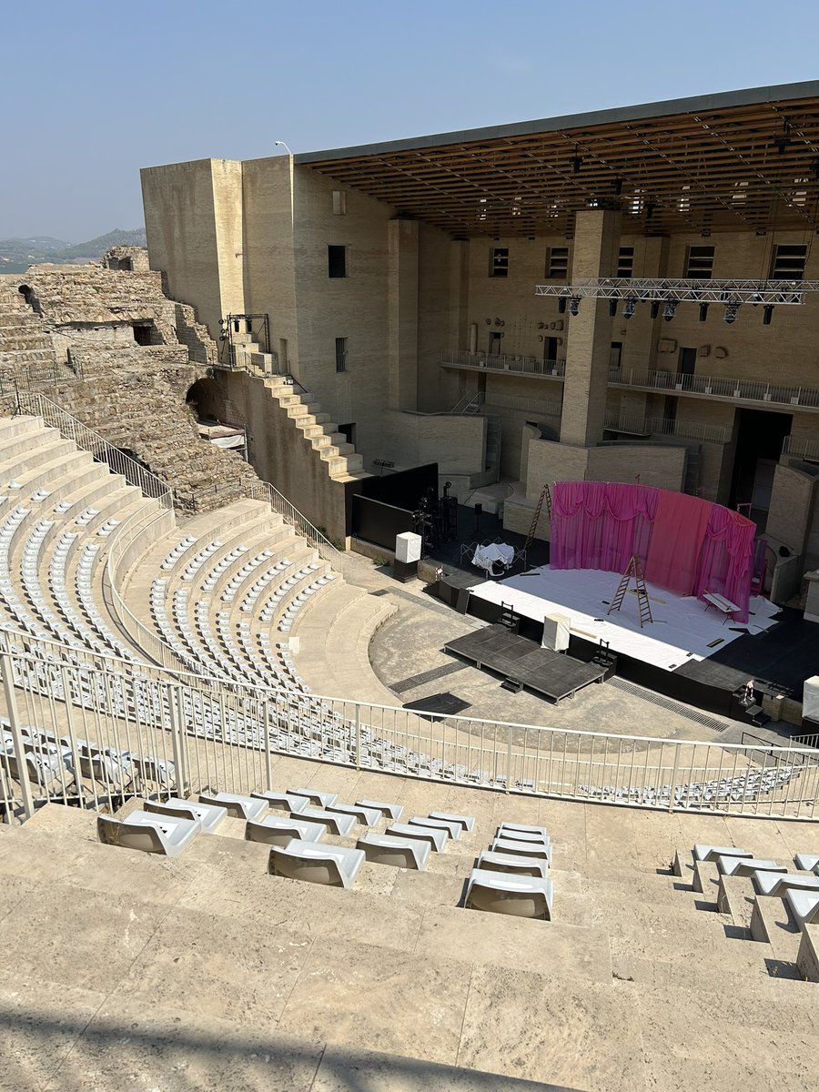 david_villarin's tweet photo. El destrozo del Teatro romano de Sagunto es digno de estudio 🥲 https://t.co/KKjjOCnHNx