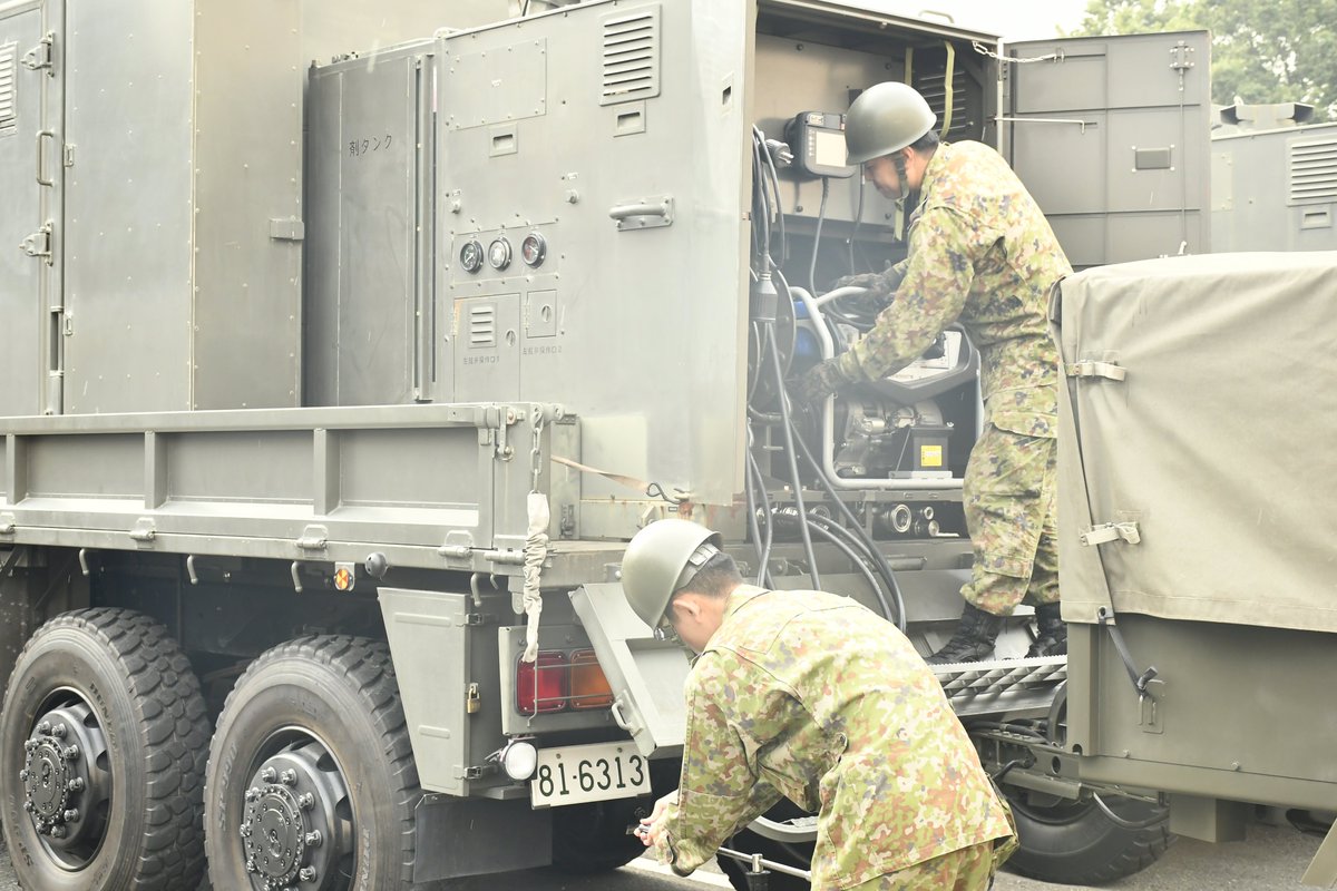 jsdf_gcc_cnbc's tweet photo. 本日１６時２７分に発生した九州地方における最大震度７の地震に伴い、中央特殊武器防護隊は第３種非常勤務態勢に移行しました。器材点検及び初動物品の積載を実施し初動��隊の出動準備を速やかに完了しております！＃陸上総隊 https://t.co/m64tk1zsbt