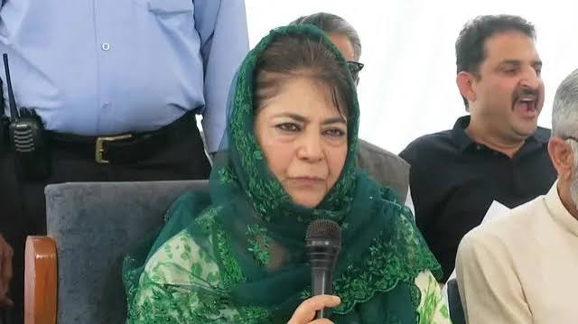 YunusKashmir's tweet photo. The #PDP's repeated call for restoring #Article370 and Article 35A ignores the #constitutional reality. The #SupremeCourt upheld the 2019 changes, making the party's core political narrative legally #outdated. @bdun53 @vipul2777 @RDXThinksThat @major_madhan https://t.co/QKtJR2jQVo