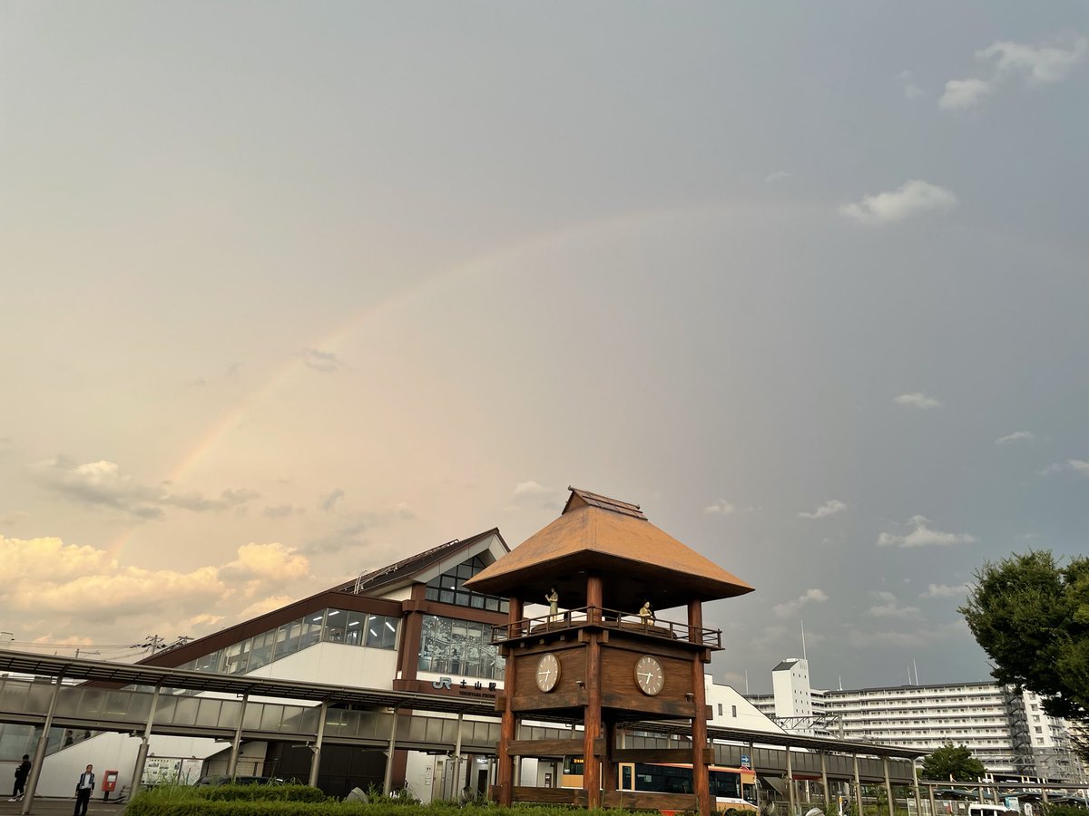 iwachan0403's tweet photo. 突発的に雨は嫌だけど
止んだ後に虹は得した気分に

#虹
#土山駅 https://t.co/BwM9UPRiaF