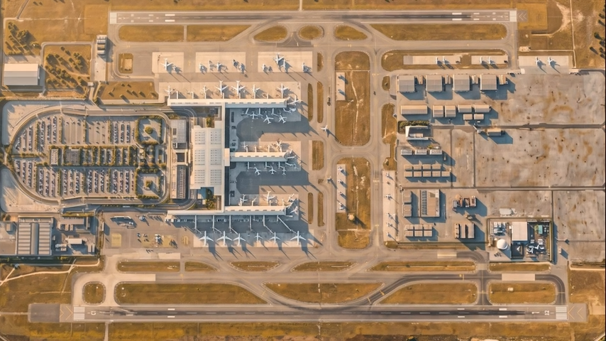 iestruturas_pt's tweet photo. O Masterplan não prepara apenas um novo aeroporto. Reforça os aeroportos existentes, moderniza a rede nacional e cria as condições para que Portugal continue ligado ao mundo, com mais capacidade, mais competitividade e melhores infraestruturas para as próximas gerações.
#MIH https://t.co/wh1SJLkQRh