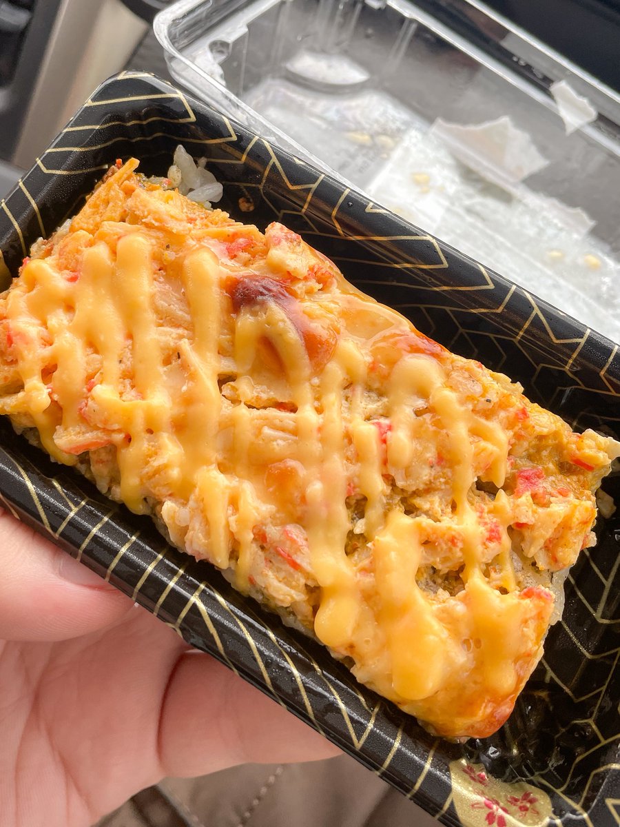 ivaroycep's tweet photo. 7/11 finds? Cheesy Cali Maki Sushi Bake! 8/10!! Saaaraaappppp

 #foodtwt #pataygutomtwt https://t.co/vSxxKeEF4w
