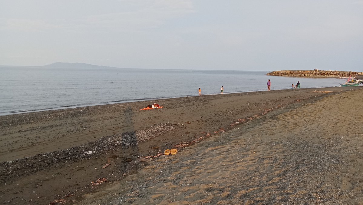 frustratedDoe's tweet photo. #This #shouldBe #TheLife lol. https://t.co/pVyxJeLrTu please come to me soon pls ππ
#LowTide from the quite very #HighTide earlier in the morning, #Calm and clear waters weeeeee
( Meanwhile SO says it's #RainingCatsAndDogs #overThere in Manila area huh? #weatherPH ) https://t.co/Uke6nKW5tN