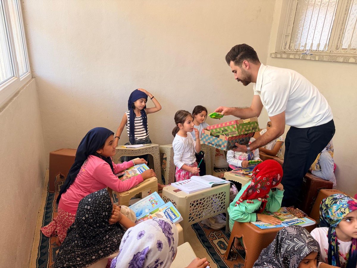 GencMusiad02's tweet photo. Yaz Kur’an Kursu öğrencilerimizle buluştuk.  Genç MÜSİAD Adıyaman olarak Bilal-i Habeşi Camii’nde yaz Kur’an kursuna devam eden yavrularımızı ziyaret ettik. 
Bu anlamlı programa Başkanımız Berkan Yapıcı, Teşkilat Başkanımız Enes Yalçın ve Yönetim Kurulu Üyemiz Miraç Dolma katıldı https://t.co/GvoInrry9H