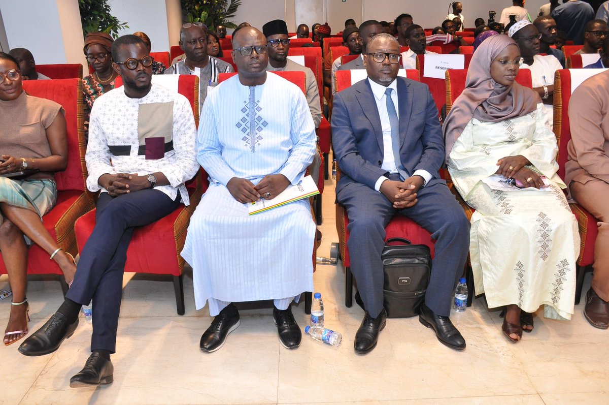 Mepsenegal's tweet photo. Le Ministre de l’Énergie et du Pétrole, Dr El Hadji Abdourahmane DIOUF, a lancé ce lundi 27 juillet la campagne nationale de communication sur l’efficacité et la sobriété énergétique, marquée par le lancement du jingle « Yakhanal Énergie ».
#MEP #AEME #Sénégal2050 https://t.co/PK2uJsgeNO