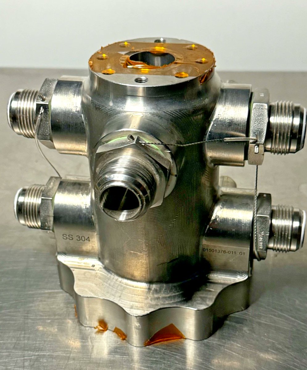 Dirg_rocketdyne's tweet photo. 多分本物なんだろうけど、出所が不明で怪しすぎる。

SpaceX Hardware, Raptor Engine Manifold Assy, Flight Spare

https://t.co/y25wTw9k9c https://t.co/ucXKPSVHHx