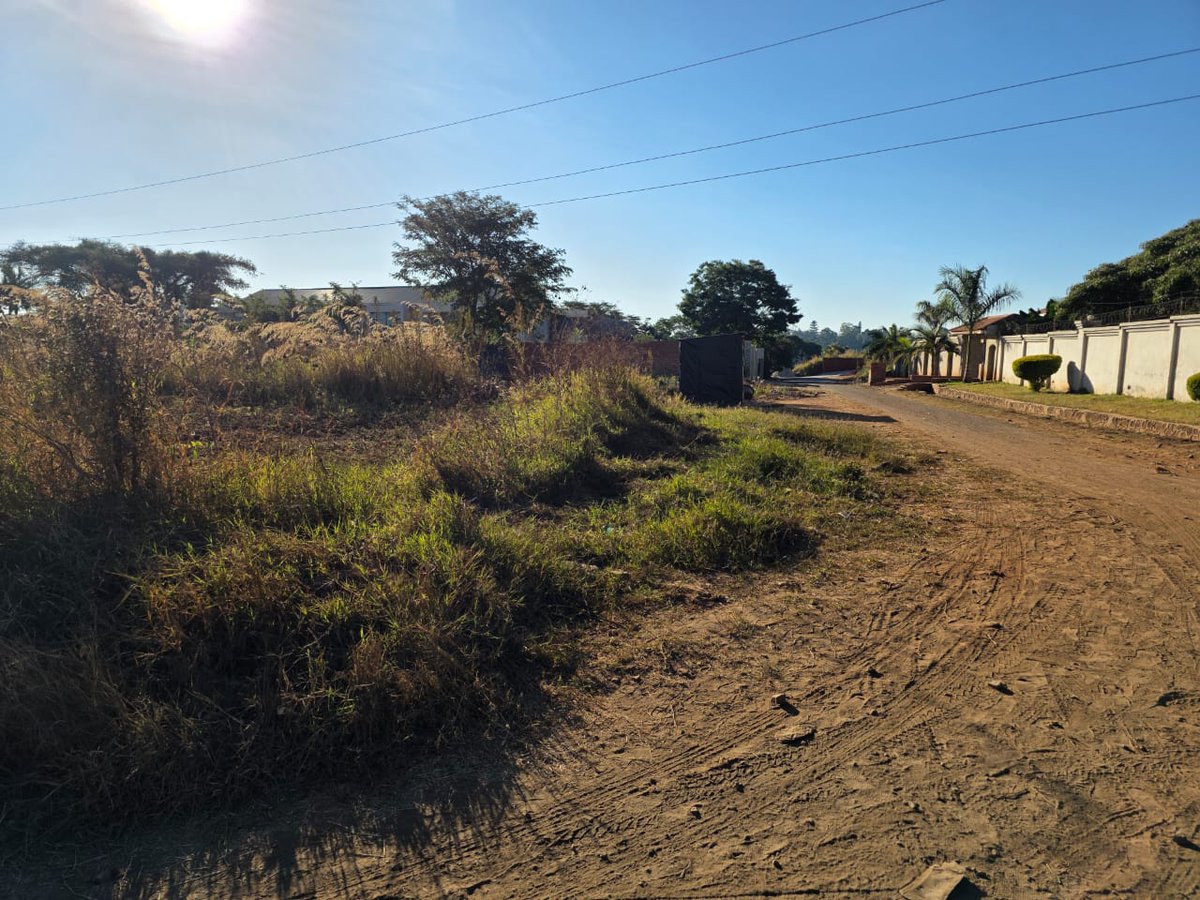 estate_crystal's tweet photo. Visit :https://t.co/uH6Q5on6Bc
Gletwyn residential vacant stand USD 130 000
measuring 2500m² walled 3 sides paper local government cession. https://t.co/sOISfUhyuD