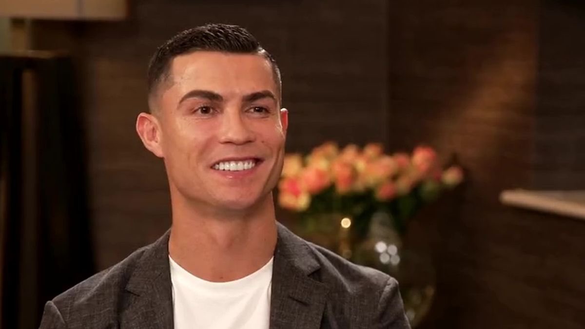 UTD_Seth001's tweet photo. 🚨Cristiano Ronaldo on one of his favourite memories at Real Madrid.

🎙️ Reporter: “Cristiano, when you look back at your time at Real Madrid, is there one moment that stands out above the rest?”

🗣️ Cristiano Ronaldo: “Honestly, every moment I spent at Real Madrid was special. Winning trophies, scoring goals and making history with the club are memories I’ll always cherish. It’s difficult to choose just one because every season gave me something unforgettable.

“But one memory that always makes me smile wasn’t from a match—it was from a training session. Marcelo walked over to me and jokingly said a fly had flown into his eye and that he was tearing up. I laughed, called him over and gave him a hug.

“As soon as Marcelo walked away, Luka Modrić came over and said, ‘I want a hug too.’ I hugged him, then Keylor Navas came over asking for one as well. We were all laughing by then, and a few seconds later Casemiro joined in and wanted his hug too. It became one of those moments where everyone was just enjoying each other’s company.

“When people talk about my time at Real Madrid, they usually remember the goals, the Champions League nights and the trophies. I remember those too, but I also remember moments like that. Those friendships, those laughs in training and sharing the dressing room with players who became legends of the game.

“My journey at Real Madrid wouldn’t have been the same without teammates like Marcelo, Modrić, Casemiro and Keylor Navas. They helped make those years some of the happiest and most successful of my career.”