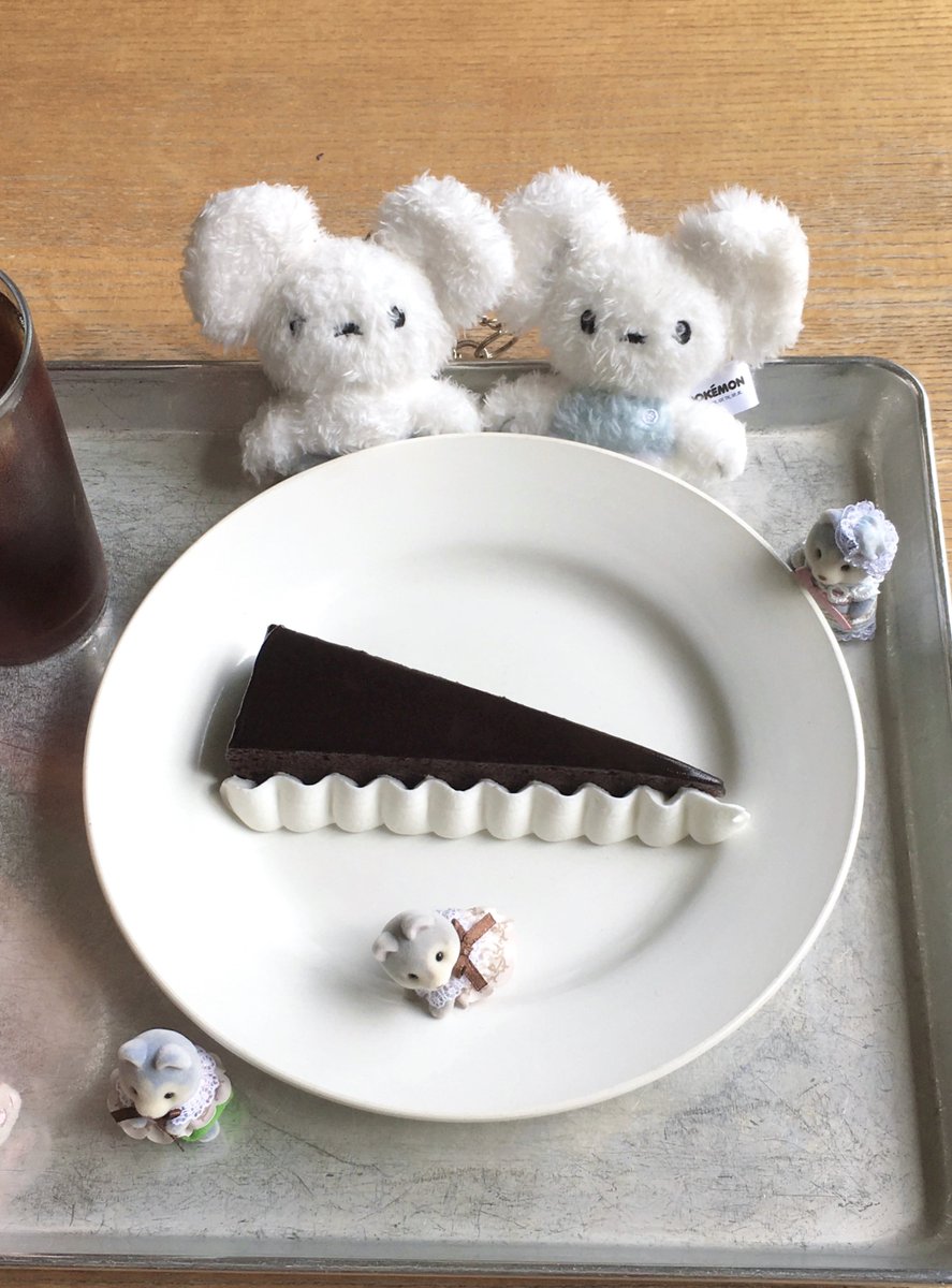 miko_zip's tweet photo. 연희동 카페 마 ☕️

연희동하면 떠오르는 카페 . . .
자허토르테와 사과딸기시소 음료가 맛있고 분위기가 좋다 🎶 https://t.co/Ack23ytK58