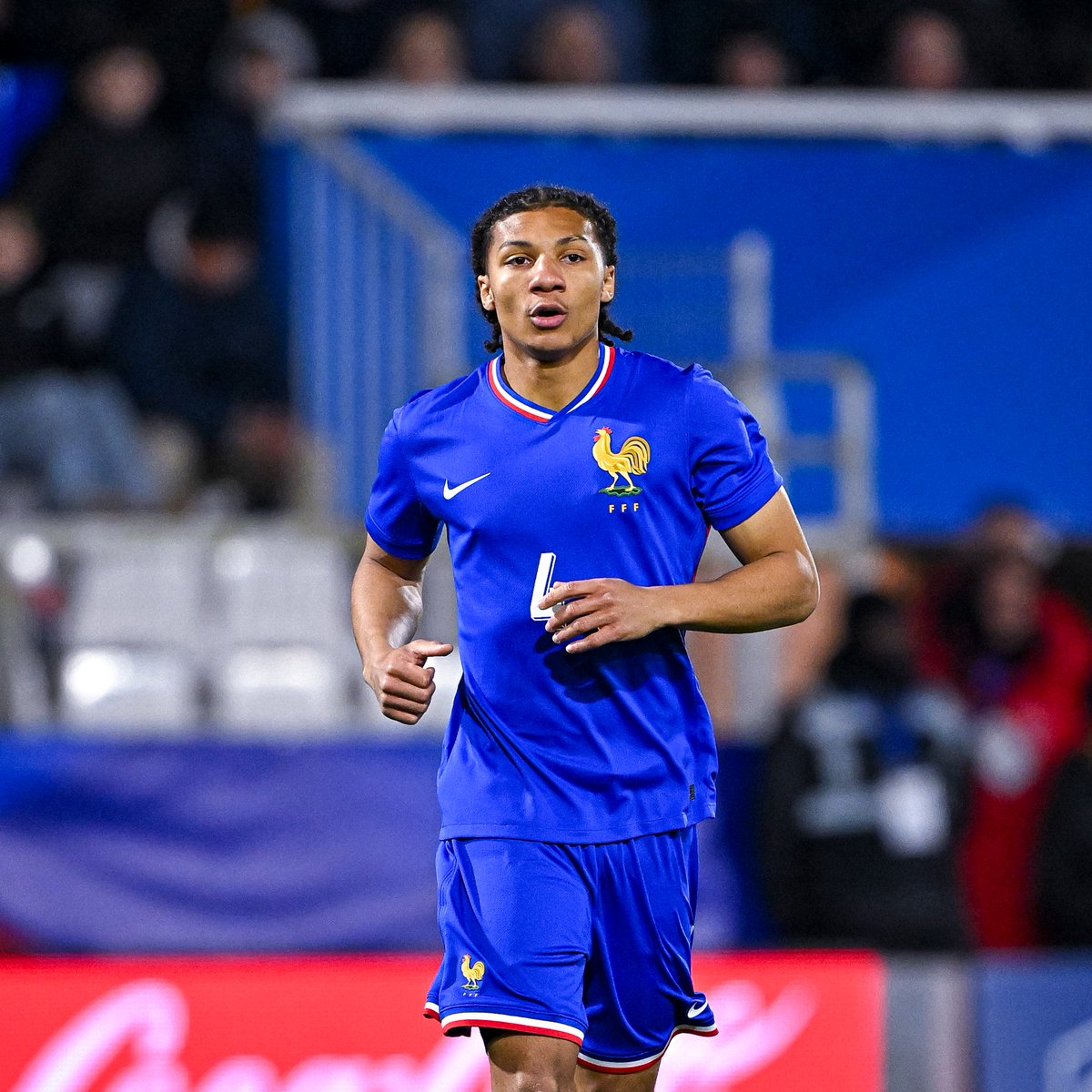 _BeFootball's tweet photo. 🚨 ILS N’ONT JAMAIS JOUÉ EN BLEUS MAIS AURONT SANS DOUTE LA CHANCE DE SE MONTRER AUX YEUX DE ZIDANE :

▫️ Ismaëlo GANIOU
▫️ Jérémy JACQUET
▫️ Dayann METHALIE
▫️ Leny YORO
▫️ Senny MAYULU
▫️ Andy DIOUF
▫️ Wilson ODOBERT
▫️ Éli JUNIOR KROUPI
▫️ Mathys TEL

Qui a ACTUELLEMENT sa place dans l'équipe A ? 👀