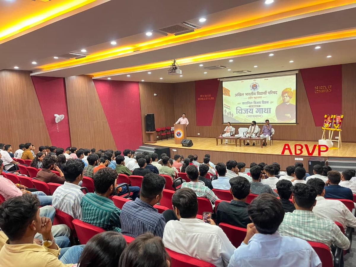 ABVPVoice's tweet photo. अखिल भारतीय विद्यार्थी परिषद, मालवा प्रांत के इंदौर महानगर द्वारा कारगिल विजय दिवस के उपलक्ष्य में 'विजयगाथा' व्याख्यान का आयोजन किया गया।

कार्यक्रम में अभाविप के राष्ट्रीय महामंत्री डॉ. वीरेंद्र सिंह सोलंकी मुख्य वक्ता के रूप में उपस्थित रहे।

#ABVP https://t.co/JrSRwqe3ge