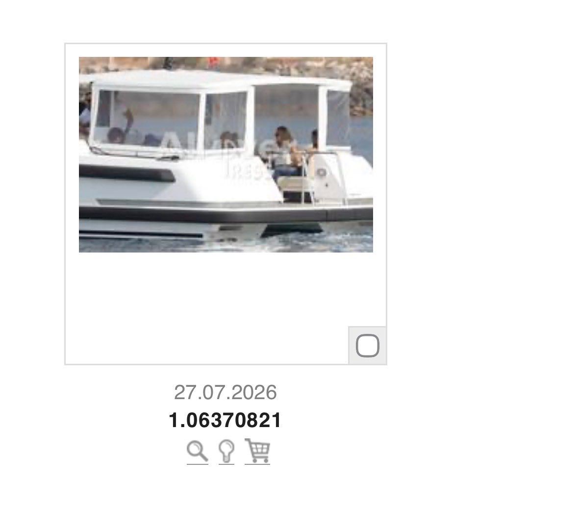 yourgalElliee's tweet photo. I NEED THESE PICSS!!!!! SOMEONE?  I think they are holding hands https://t.co/4uWnP16W4d