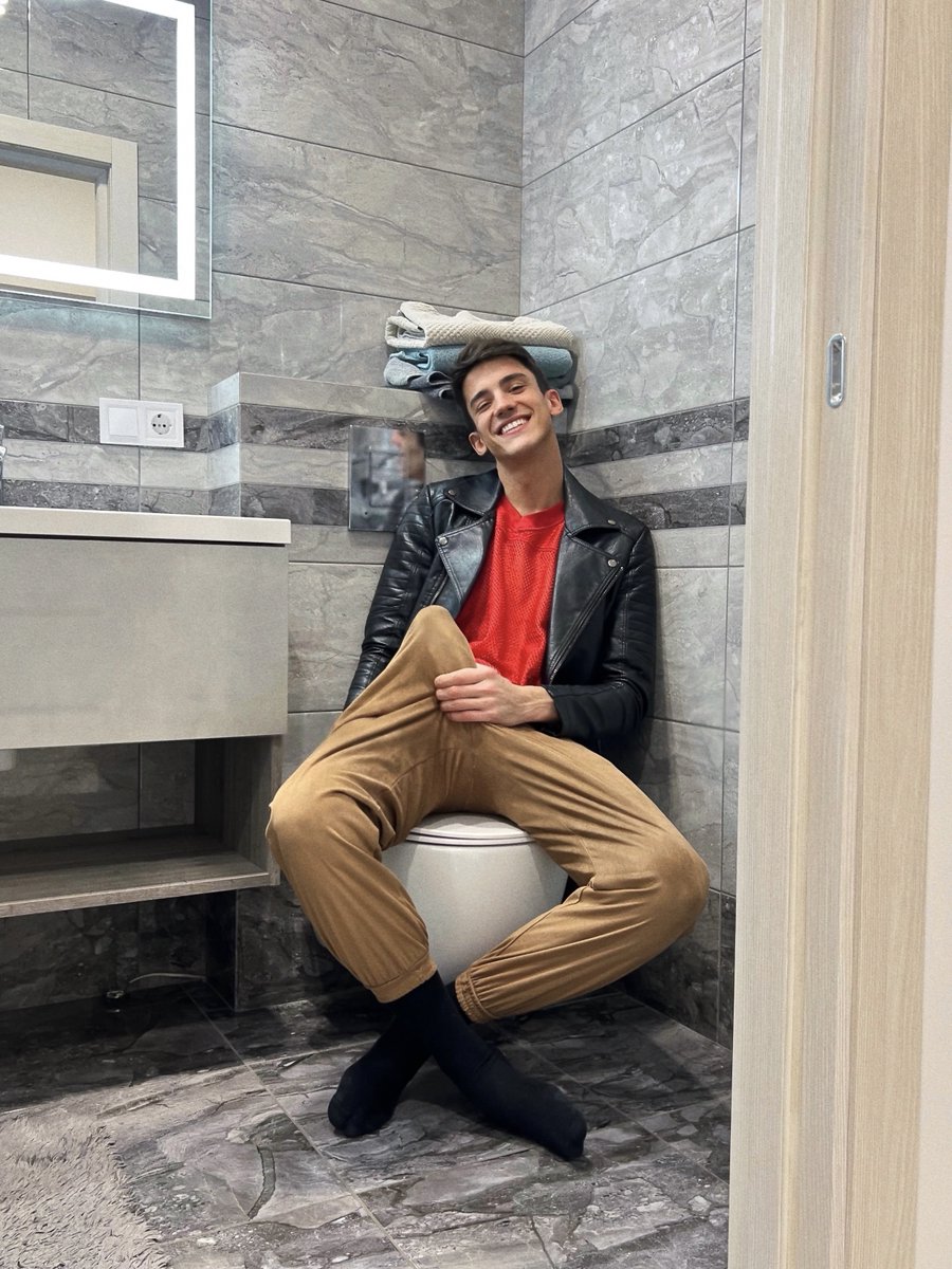 mreynoldsss3's tweet photo. Too thick? https://t.co/q3127XhX2w