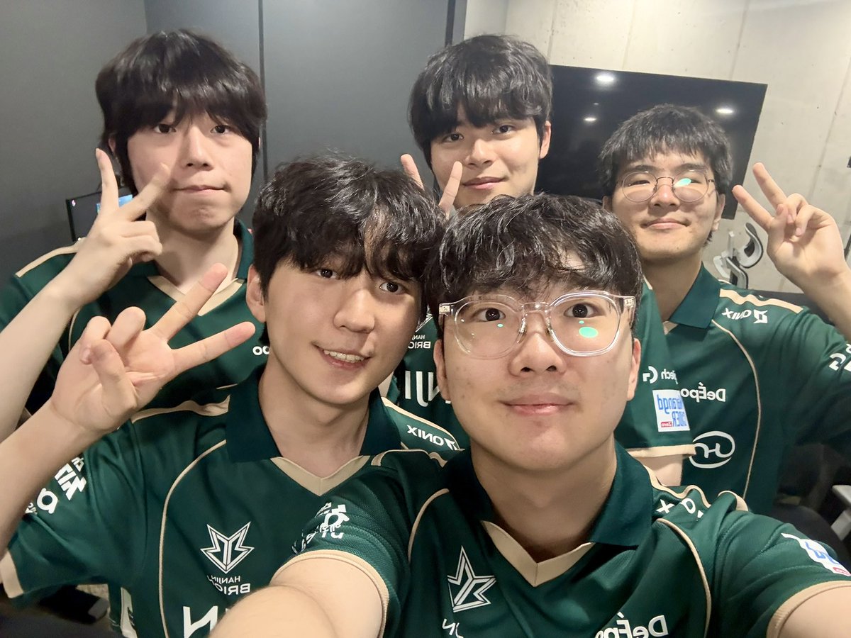 Brionesports's tweet photo. 한진 브리온 챌린저스 승리의 ✌🏻 https://t.co/wkSUJ2qxAY