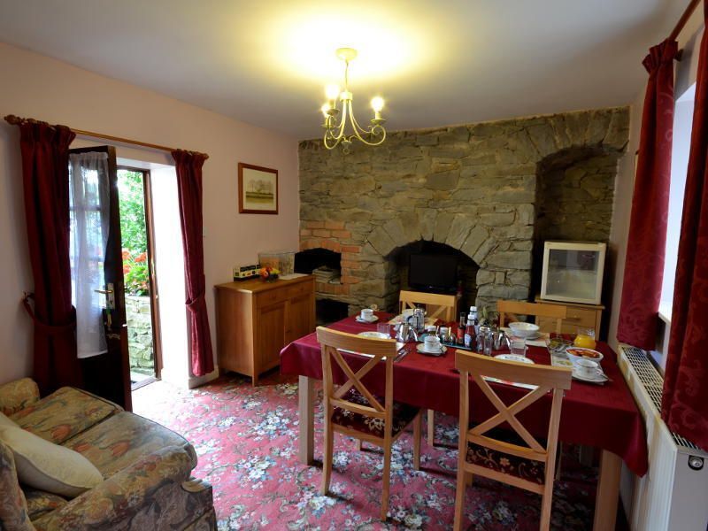 TheBBDirectory's tweet photo. Discover Plas Y Bwlch, Llangurig near Llanidloes in Powys!
Plas Y Bwlch offers a 4-star bed and breakfast stay in a Georgian-style farmhouse surrounded by the Upper Wye Valley.
https://t.co/0He0Y6ZB10
#PlasYBwlch #Llangurig #Llanidloes #Powys #UpperWyeValley #BedAndBreakfast https://t.co/96f7tkYqiX