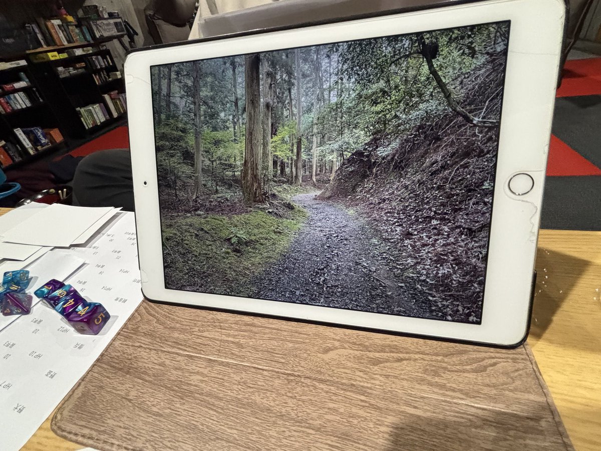 yume_kojo's tweet photo. GM「貴方達は比叡山に来ました」
(タブレットから写真を見せる)
GM「これは僕がこないだ現地に行って撮ってきたやつっす」
PL達「「「！？！？！？！？」」」

PL「(地図を見て)ここの城の石垣、登れますか？」
GM「(城の写真を見せながら)無理そうっすね」
PL「証拠を直々に持ってくるのは反則だろ」 https://t.co/QPeEjCzg0M