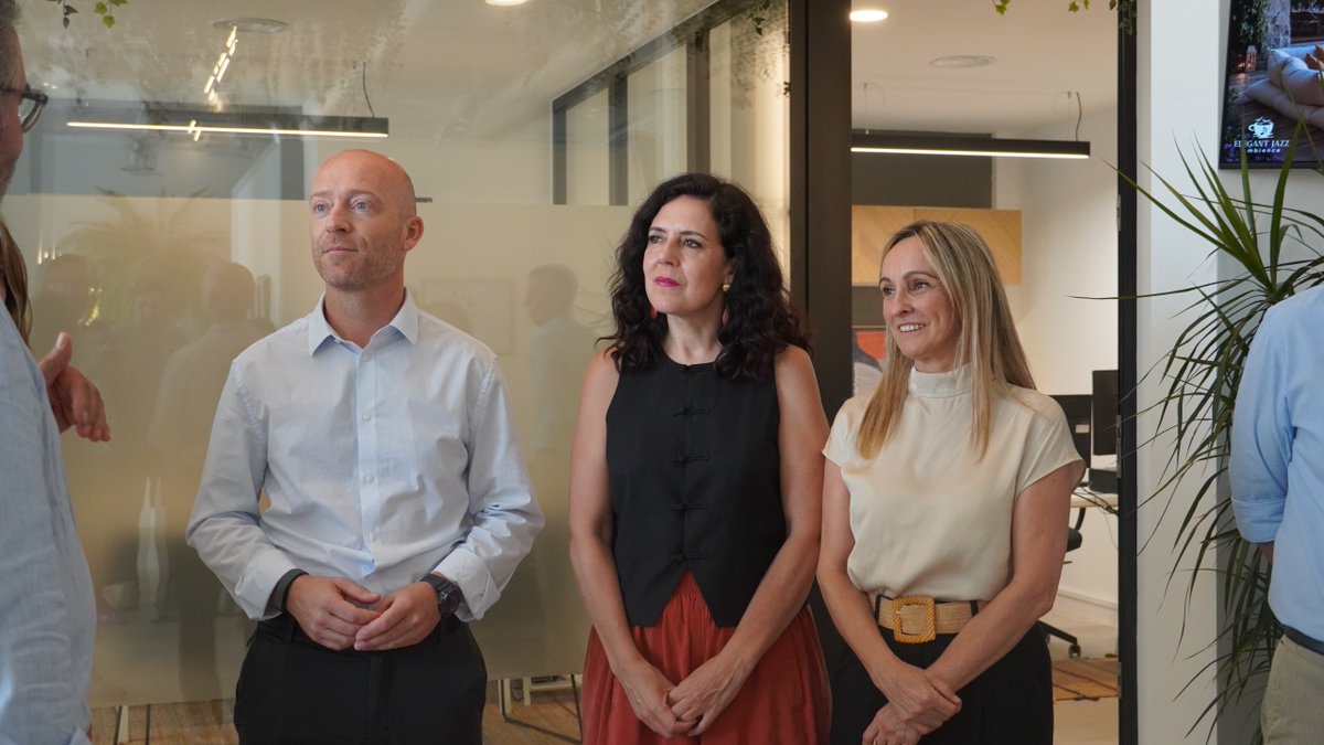 ConsellMenorca's tweet photo. El Consell Insular i el Govern balear inauguren el nou Centre Assessor de la Dona de Menorca

El nou espai que reforça la coordinació dels recursos especialitzats i millora l'atenció a les dones víctimes de violència masclista

Notícia: https://t.co/f8Tcb6S9NF https://t.co/sfovvOHw4D