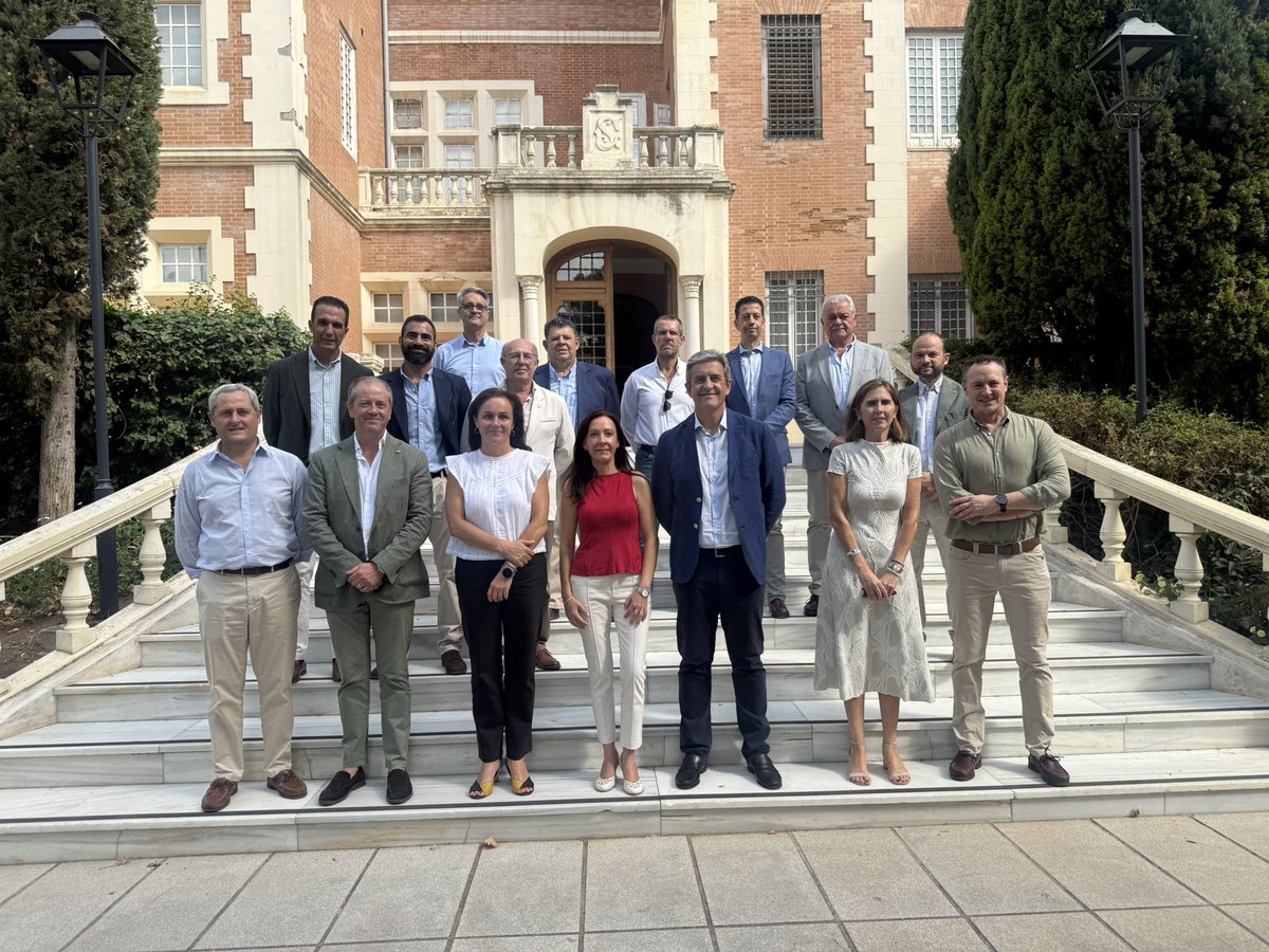andaluciacaza's tweet photo. Está mañana hemos celebrado el primer encuentro con @Fina_MartinezG, nueva consejera de @MedioAmbAND, a quien hemos ofrecido nuestra lealtad institucional y todo el trabajo y colaboración para continuar trabajando por la caza y la conservación de nuestro patrimonio natural https://t.co/TDO90tLNSe