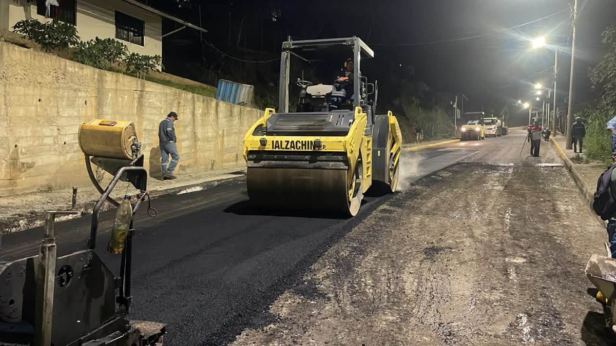 MasharosNews's tweet photo. 🚜 Culminan los trabajos de asfaltado de la avenida Libertadores, en #Chinchipe.
La intervención también incluyó el ingreso a #Zumba y las avenidas Amazonas y Manuel Rodríguez.
💰 Inversión: USD 347.766,73.
https://t.co/ujOZ6BIEGX
#ZamoraChinchipe #VialzachinEP #MasharosNews https://t.co/asWaMSXLcj