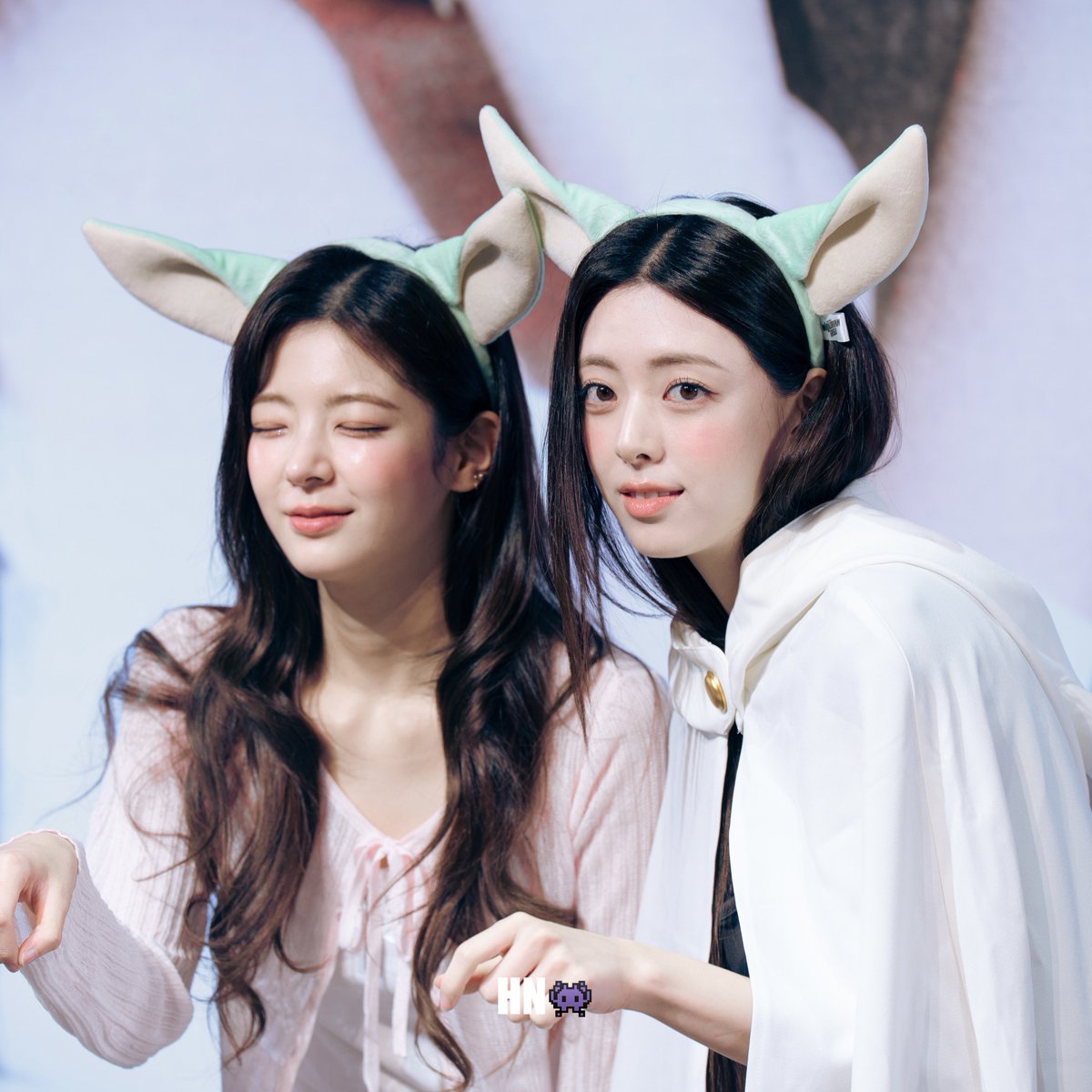 HN_0212_'s tweet photo. 260726 KM
兩個不知道在演哪齣
baby Yoda 古古���（？

#있지 #유나 #리아
#ITZY #YUNA #LIA https://t.co/eAGLKeq0C6