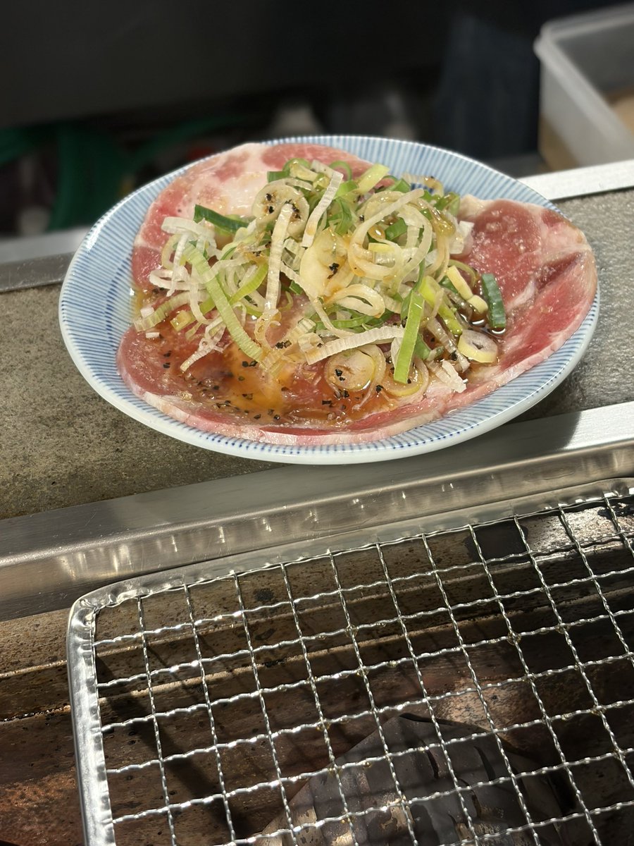 tkitmhr's tweet photo. 初の立ち食い焼肉 https://t.co/flVHO817T3