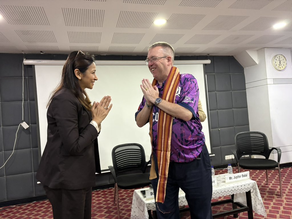 UKinKolkata's tweet photo. DHC @Andrew007Uk spoke about the @Glasgow_2026, values of the #CWGGames, accessibility and inclusion in sports at the event “United through Sport” organised by @iLEADIndia in Kolkata today. 

Andrew encouraged the students to prepare for a career in sports management. https://t.co/jCtuZIEkXC