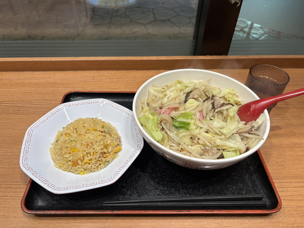 M444747077's tweet photo. モテナスのアプリが溜まって野菜たっぷりちゃんぽんチャーハンセットをタダで手に入れたんだけど野菜多すぎてチャーハン食い切れないわ…腹がはち切れそう… https://t.co/jyMRb03IGy