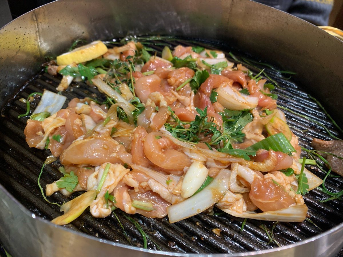 NoraDoelgeaa4a's tweet photo. 晚饭桌上的家常唠嗑，爸妈把最近的趣事说给刚下班的我听，暖得不想碰手机。 https://t.co/RFgBjEZ5Di