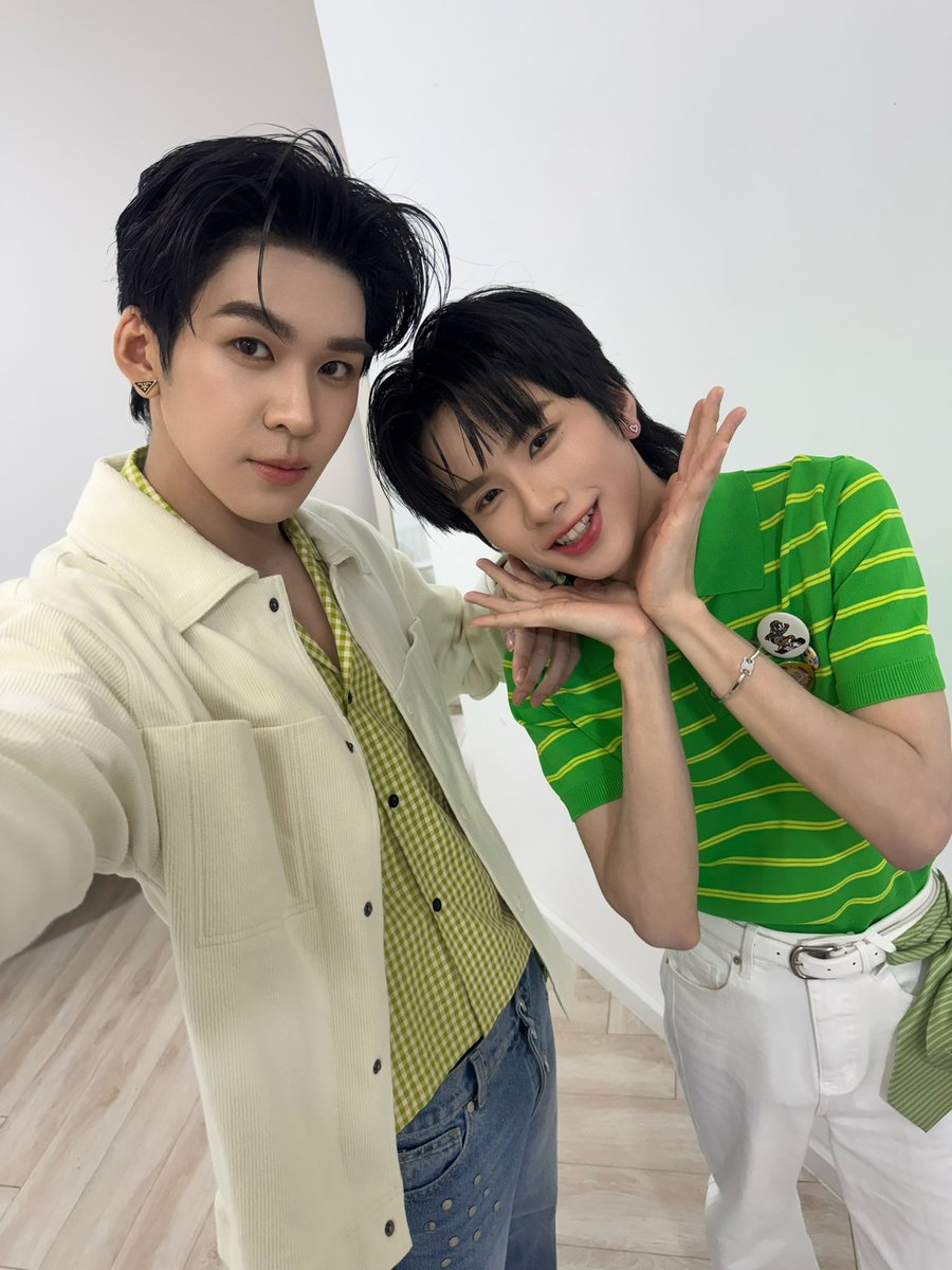 DomundiTV's tweet photo. พบกับ “อู่อู๋” @Auautnp เเละ “เซฟ” @savewrg ได้ใน LINE MAN LIVE ✨

รับชม Live ได้ทาง
🔗 : https://t.co/nDU0FD8al3
🔗 : https://t.co/XzfpdV3YgK
🔗 : https://t.co/rf8DMHzndW

LINE MAN LIVE x Auau Save
#LINEMANถูกสุดทุกวันxAS https://t.co/H0U0sJACnl