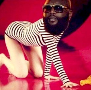 LmKarima's tweet photo. Suzy haters are so funny because in their attempts to be righteous they'd rather support a racist fat phobic Min, than the evil teenagers Suzy 😭 https://t.co/DJ2J6AOS6X