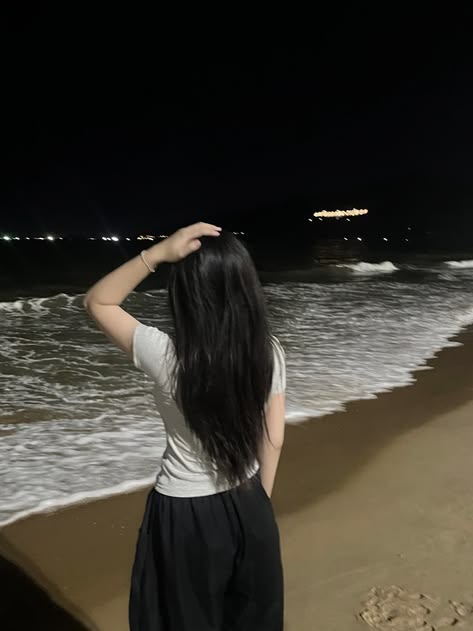 PrinceG17's tweet photo. Night tide, quiet thoughts, and a lone wanderer along the shoreline
xTfO https://t.co/yrdSwd6FQr