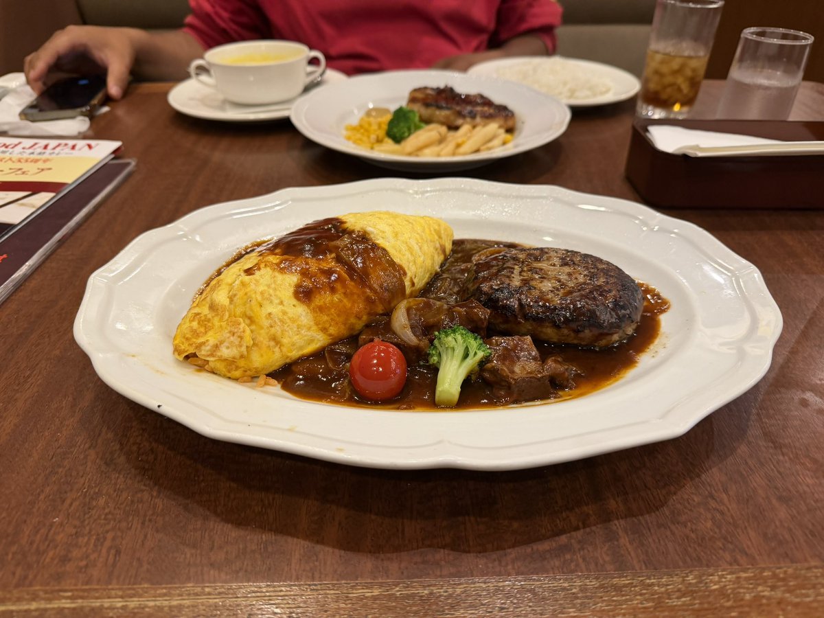 Json13723622's tweet photo. 人生初ロイホ https://t.co/SQdTqTCW7s