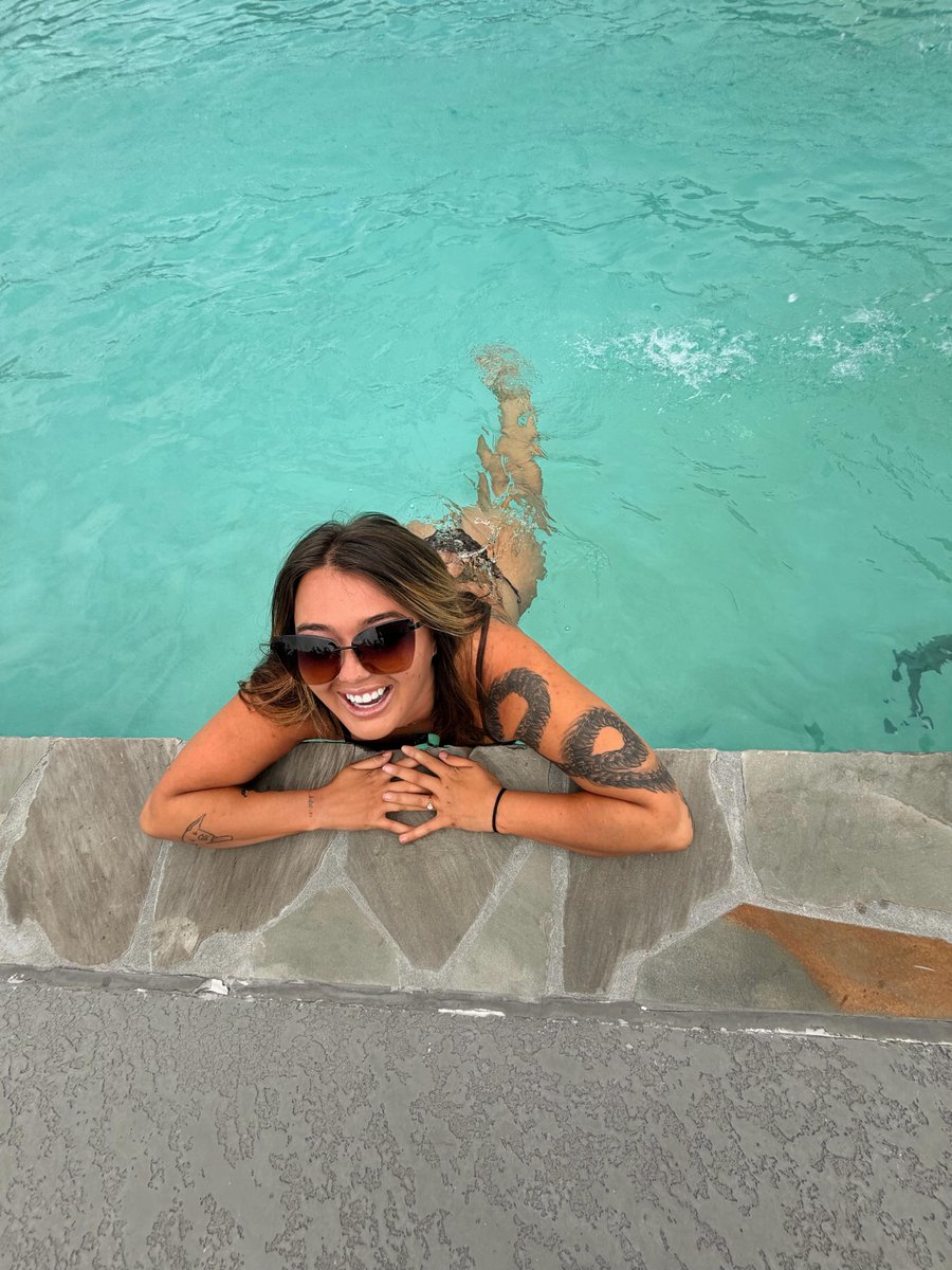 Itskegless's tweet photo. How wet do you wanna be? 💦 https://t.co/qLaxyLRQKV