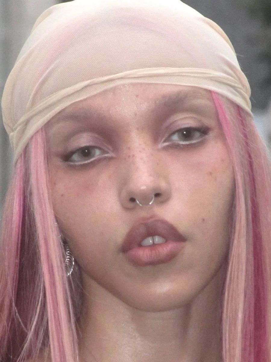 Info FKA Twigs tweet media