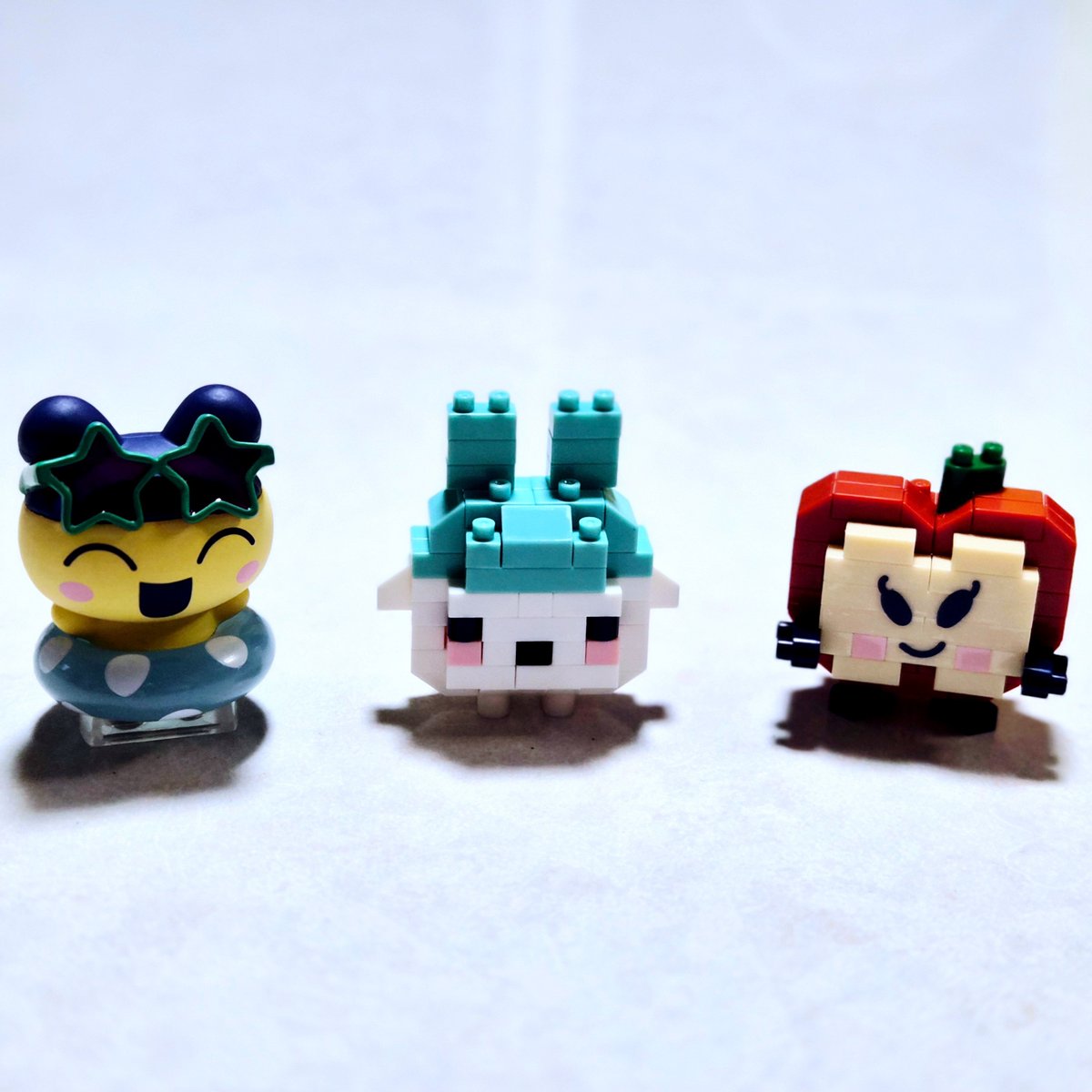 a_n__drop's tweet photo. やんぐみみっちとりんごっち！！！
やんぐまめっちも欲しい～
#たまごっち 
#nanoblock https://t.co/l8ew6E8jbg