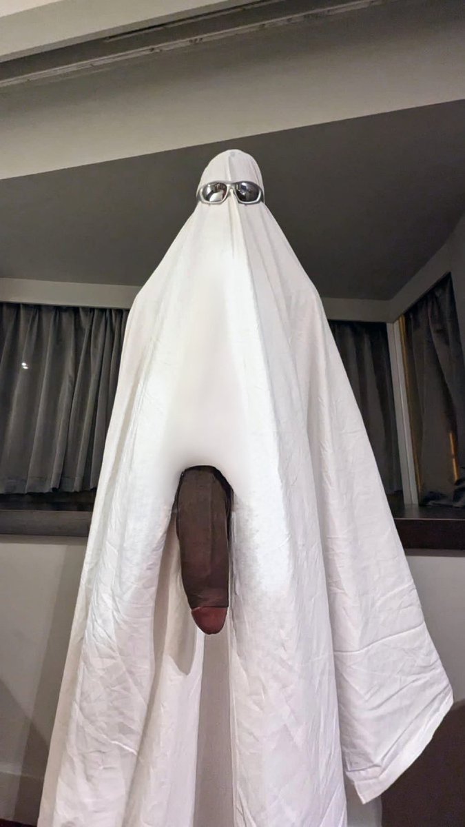 darkswerve's tweet photo. —Fuiste a casa de tu novio, querías pasar un fin de semana lindo en pareja, pero resulta que el fantasma que habita en ese terreno tiene otros planes ♠️🍆 https://t.co/D36j3rBc3h
