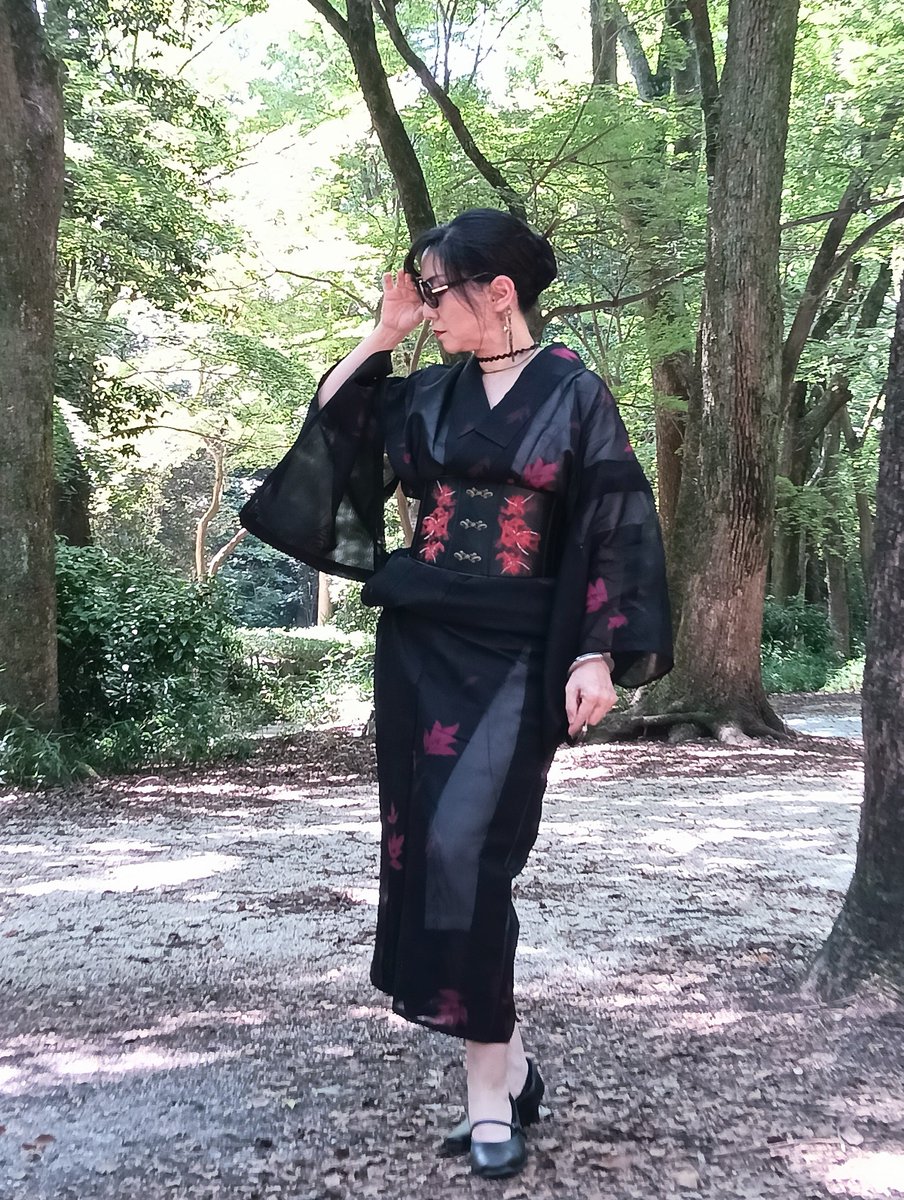 yukiko0079's tweet photo. 舞台ウロボロス、3回観劇。
たっちゃんの衣装をイメージして同じ着物で赤黒コーデした♪
1枚目は黒レース足袋に草履。2、3枚目はパンプス。3枚目はコルセットベルト。1、2枚目の帯は同じ帯。
同じ着物や小物でも少しずつ雰囲気変えられるし、気分も変わって楽しかった。 https://t.co/PCTjqyXyft
