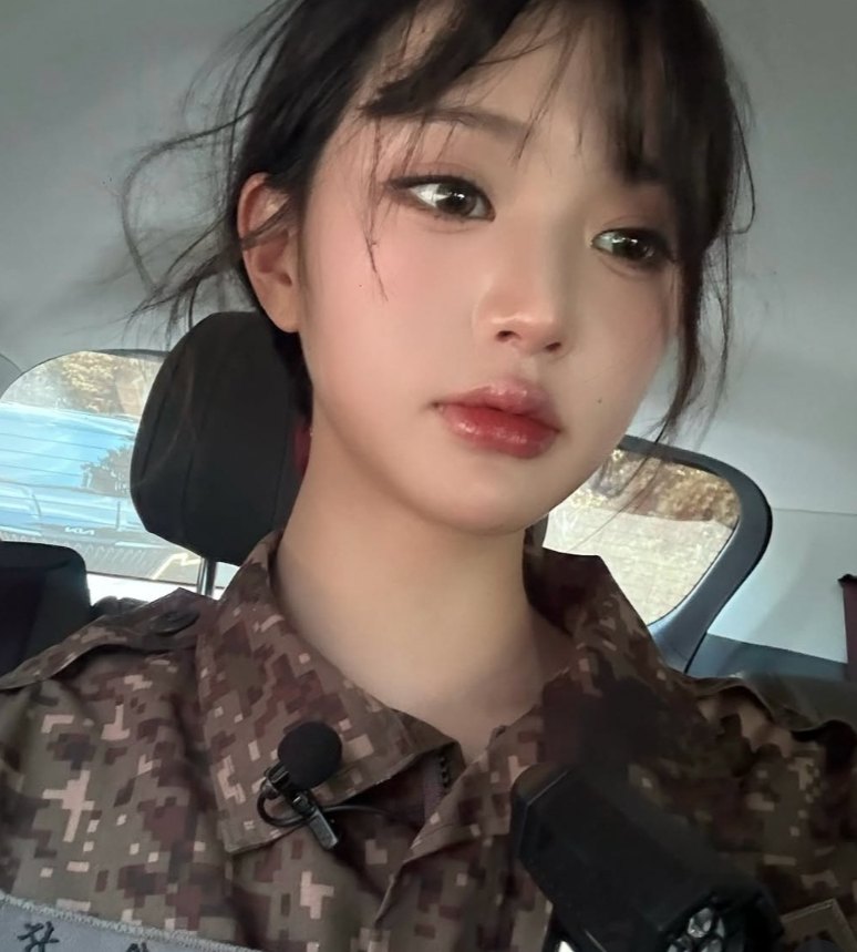 AboutMusicYT's tweet photo. Wonyoung before and after, one year ago today. https://t.co/zp9TaYMkWW