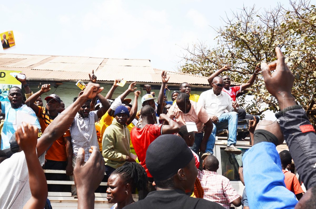 newvisionwire's tweet photo. LC1 Elections 2026 π³οΈπΊπ¬: Pepsi Cola Village LC1 chairperson Samuel Aliku lines up with voters before being declared the winner.
πΈ Photos by Isaac Nuwagaba
#LCElections | #VisionUpdates https://t.co/z8IiXQGp7I