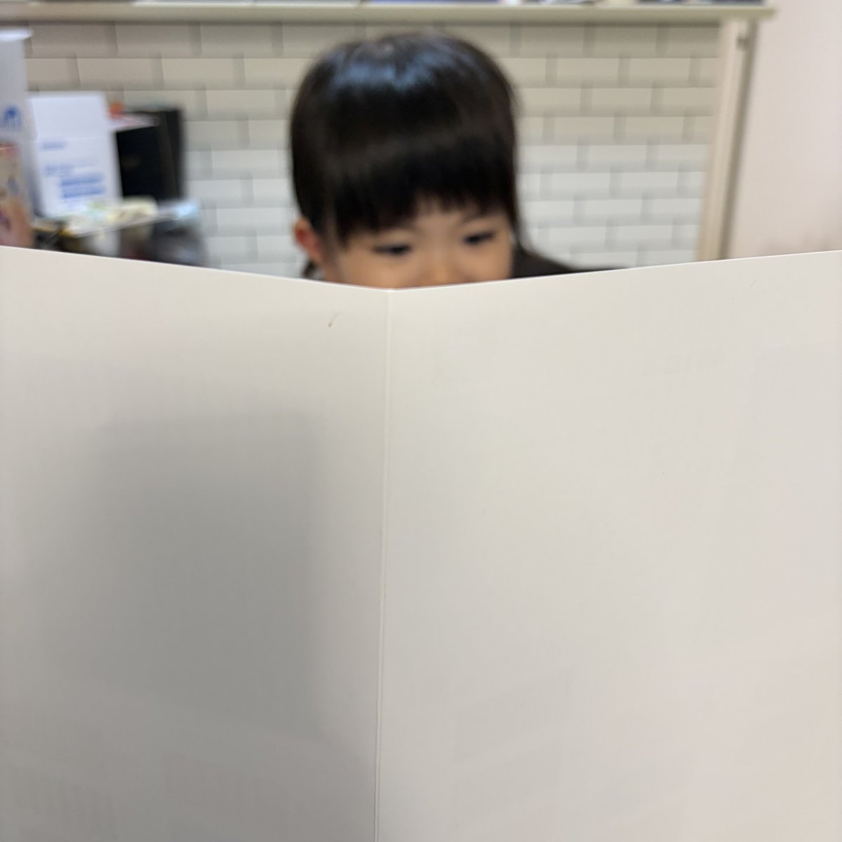 N3E0v's tweet photo. 生地のマルイシさんにて購入した綿ポリダンガリーのサンプル帳を見て、エプロンの色選び。 https://t.co/PH0WLgDB0x
