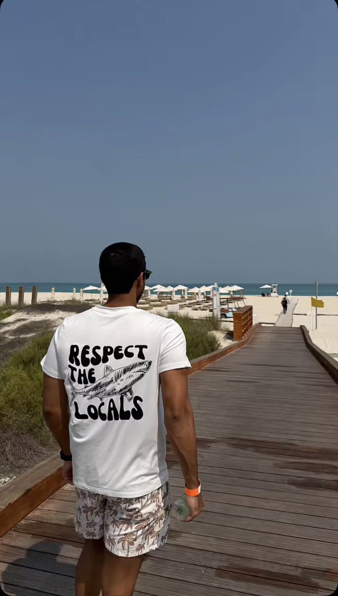 _vmxy's tweet photo. Respect The 🐬 Locals https://t.co/AXKTSVhDrk