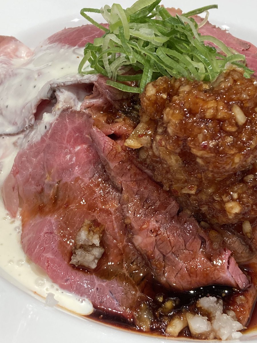 ObQx4's tweet photo. ローストビーフダブルにしたら
丼と別に🍚ライス大盛きた💦
2種の特製ソース👍
大根おろしもさっぱりいいけど
ホワイトソースの方が好き😍
#松屋
#特製ソースローストビーフダブル
#肉はちゃんと大きさある
#玉子は別に来ました
#次はカレーで食べるヤツ
#期間限定
#ローストビーフ丼 https://t.co/mtz8sm5vO0
