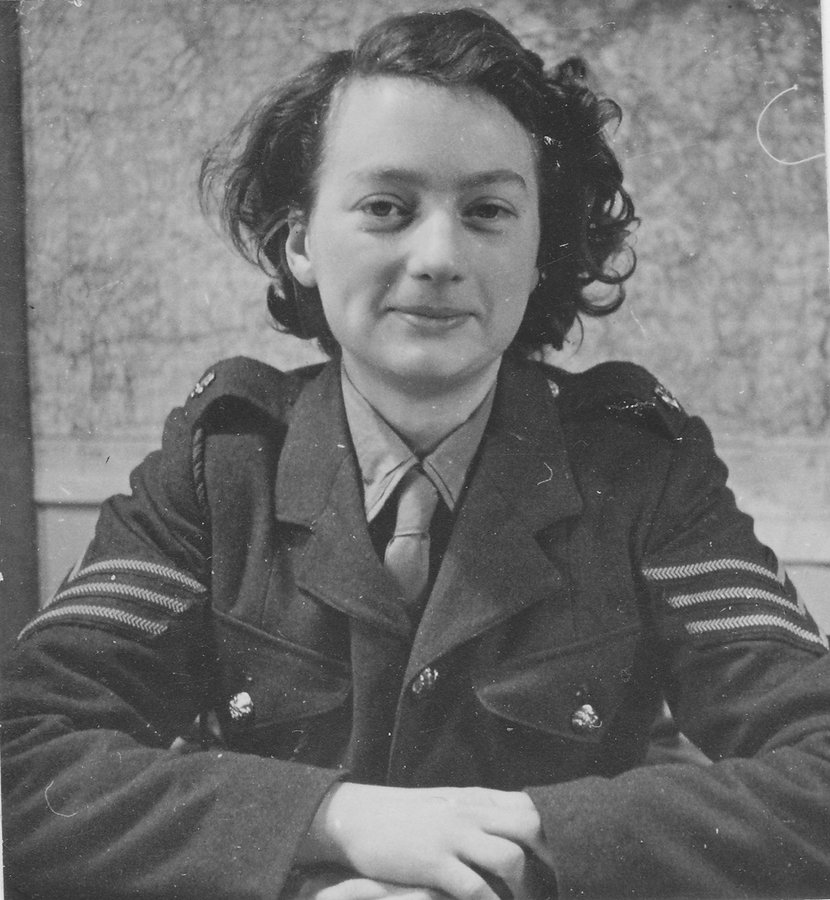 DrHelenFry's tweet photo. Joan Stansfield served with the ATS at Latimer House in Buckinghamshire, attached to the Intelligence Corps in WW2.

In the secret 'M Room' she analysed prisoner reports and transcripts of bugged conversations, which was vital work, later credited with helping to shorten the war. https://t.co/qvrzsFzZjx