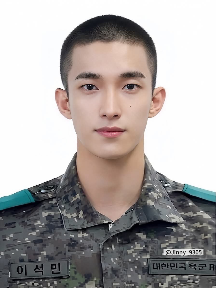 stardokkie's tweet photo. TANGGAPAN GW PAS LIAT INI TUH YA ALLAH GANTENG BANGET INI WISHLIST GW LIAT DK BOTAK TAPI GW SEDIH MAMPUS https://t.co/bA9foFAggI