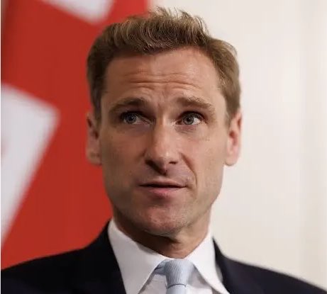 SeddSezz's tweet photo. So a French warship just fired 17 live rounds behind a boat carrying Shadow Home Secretary Chris Philip.

So the French fire in the presence of boat with a Tory MP on it, but not when a boat carries hundreds of migrants?

Got it. 

The French wants every migrant in France to be directed towards the UK.