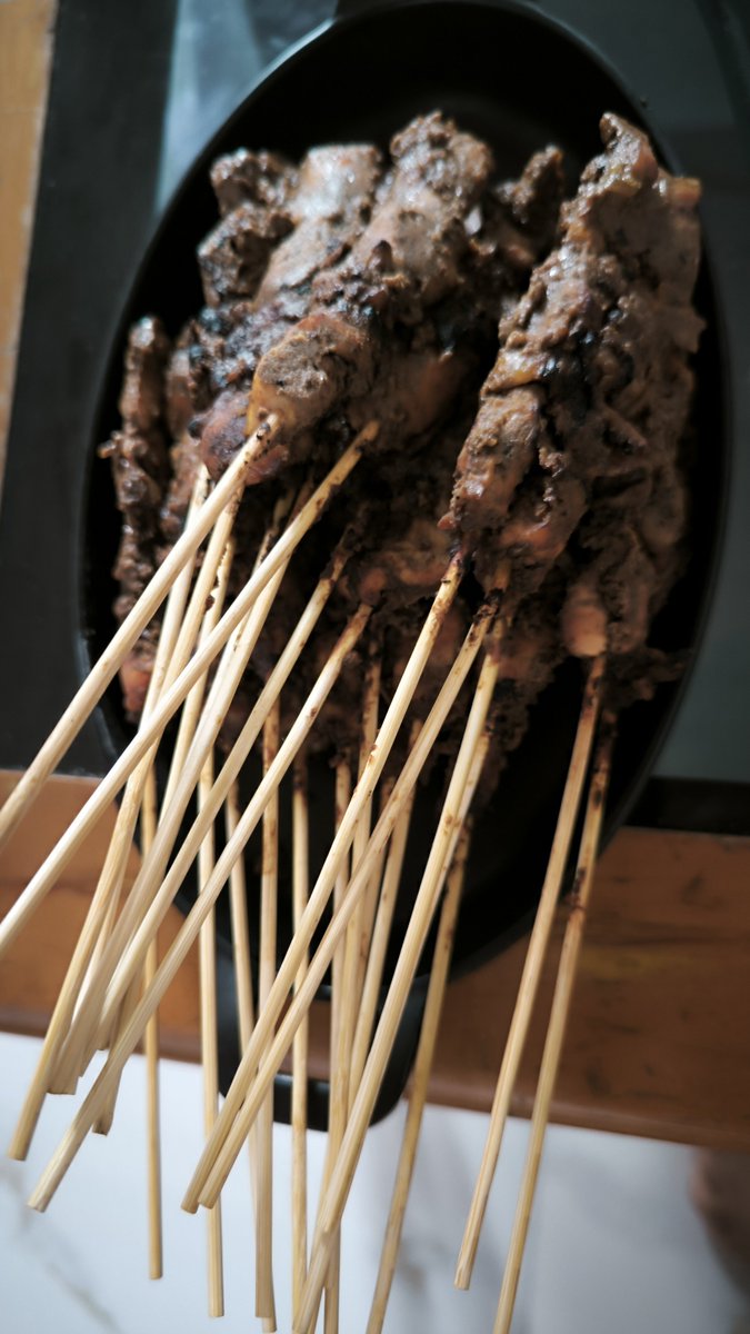 sekilasingfo's tweet photo. Nyate guys! Kalian kalau makan sate berapa tusuk? https://t.co/rG3Ax745qn