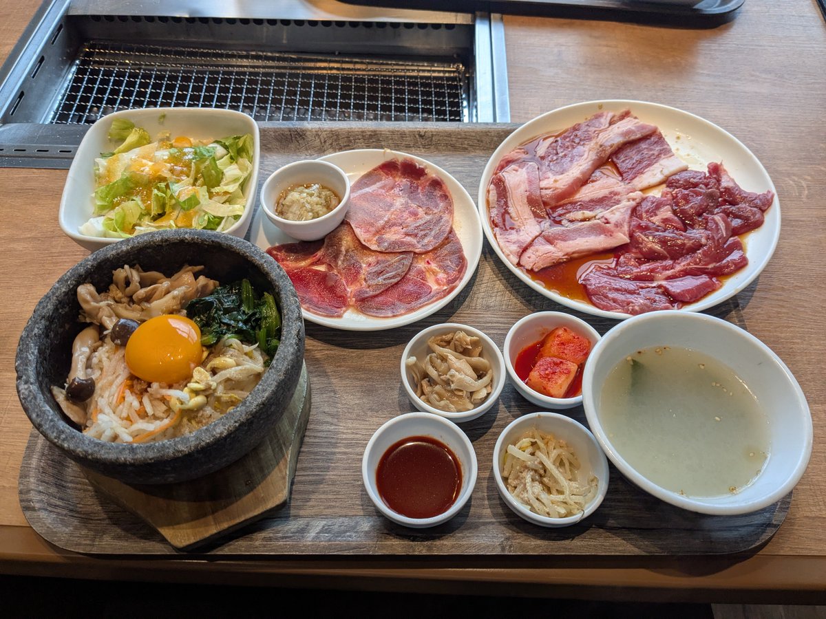 ryouchanDA4's tweet photo. お昼ぐらいに焼肉も食べたよ〜 https://t.co/V1pHriDLMV
