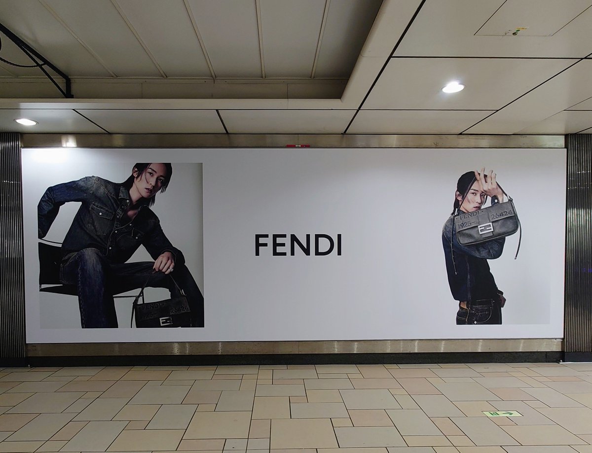 feb16april02's tweet photo. 今週は、表参道駅構内にFENDI広告✨

「目黒蓮（呼び捨て😂)だらけ」との声が度々聞こえてきます
目黒くんの圧倒的存在感

1, 2枚目: 改札内
3枚目:改札外
4枚目: 改札内は全体的にこんな感じです

#目黒蓮　#FENDI  #RenMeguro https://t.co/7tVEm1lE7K