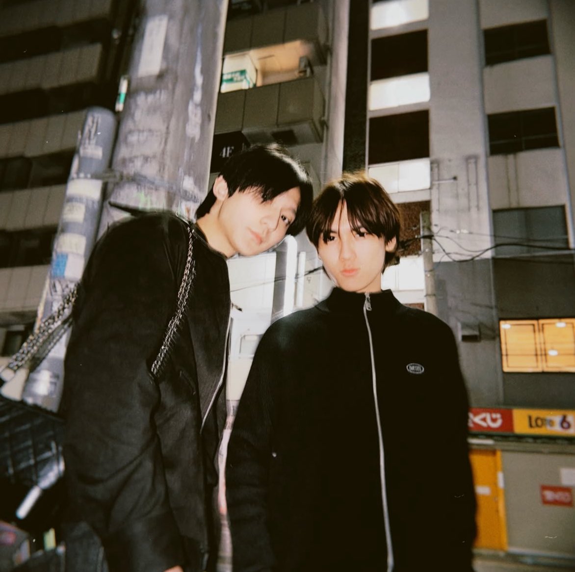 ryupathq's tweet photo. i cant believe they have been hiding these pics from us💔💔💔

#ryujinpatji https://t.co/f5GgbWgQT8