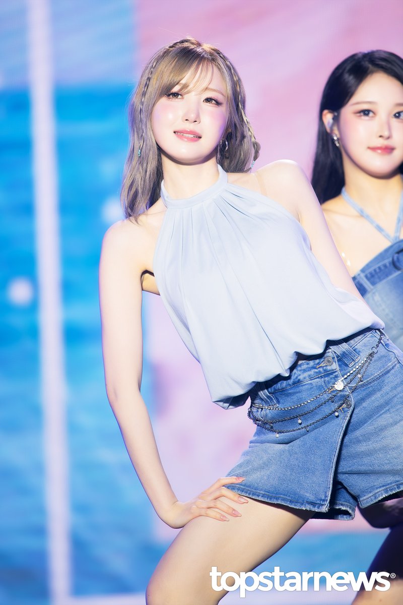 TSN_PHOTO's tweet photo. [HD포토] 세이마이네임 히토미, ‘은비 언니도 놀랄 섹시 리더 눈빛’ (보령머드축제 K-POP SUPER LIVE) #보령머드축제 #KPOPSUPERLIVE #프리뷰 #세이마이네임 #히토미 https://t.co/LyE3Vx5R1C <- Original Photo https://t.co/icOQglJFAH